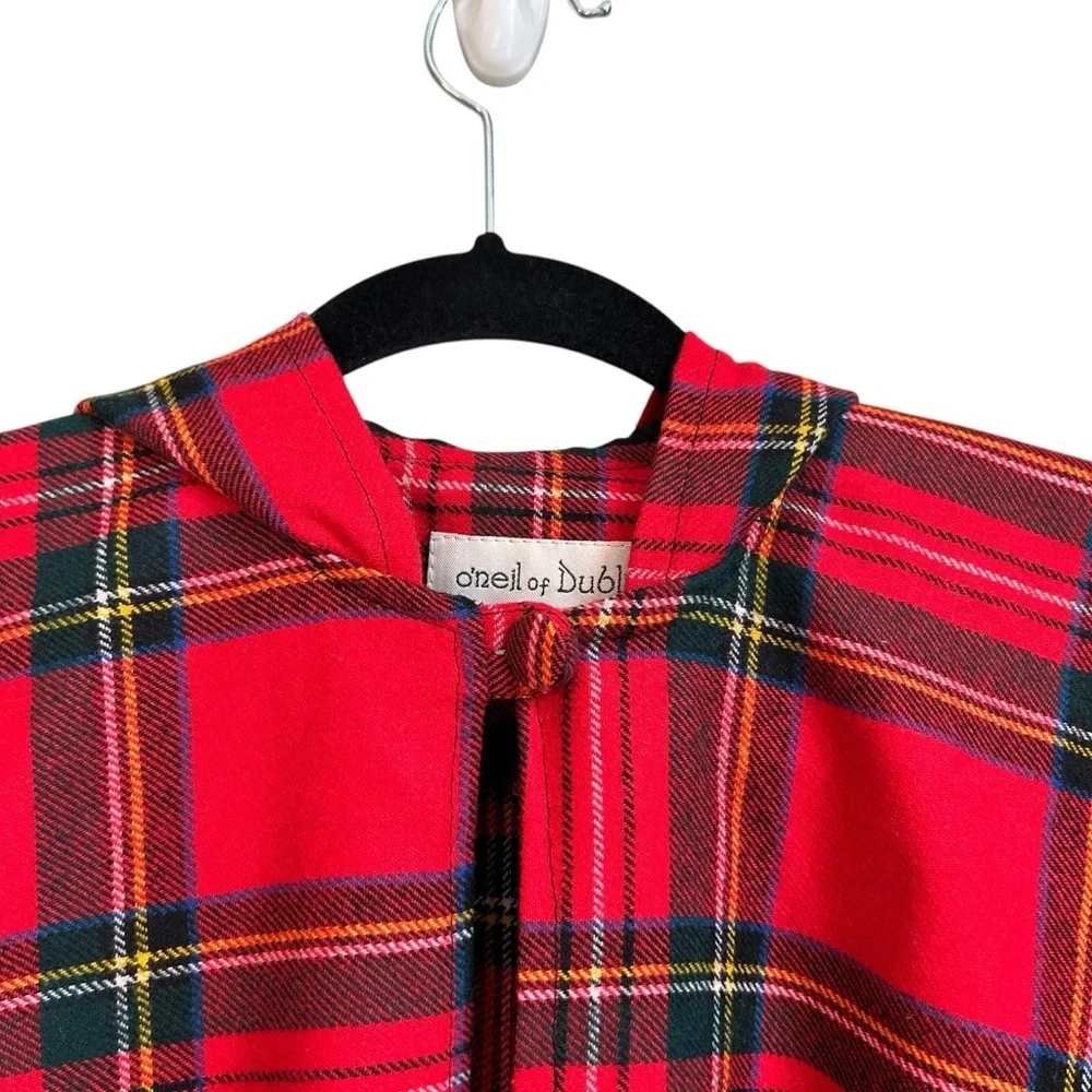 O'Neil of Dublin Girl's Hooded Irish Cape SZ Medium in Royal Red Plaid‎